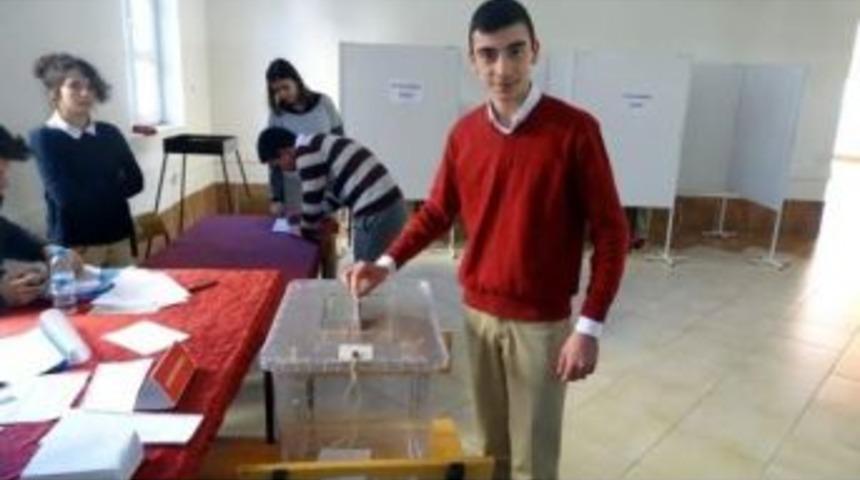 Talat Alparslan Din&ccedil;er, K&uuml;tahya İl &Ouml;ğrenci Meclisi Başkanı Oldu