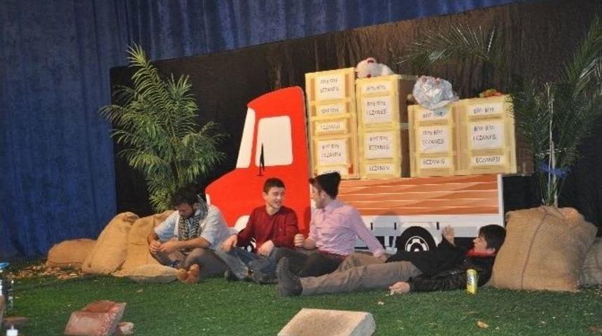 Gen&ccedil;lik Merkezinden Hastalara Tiyatro Oyunu