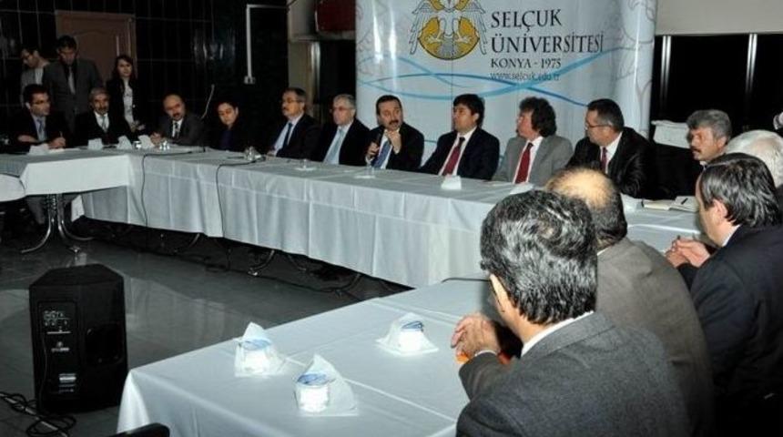 Rekt&ouml;r G&ouml;kbel &Ouml;ğrencilerin Sorunlarını Dinledi