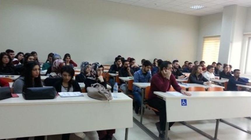 Bilin&ccedil;li Gen&ccedil;ler Kul&uuml;b&uuml;nden &ldquo;bilin&ccedil;li Banka M&uuml;şterisi&rdquo; Semineri