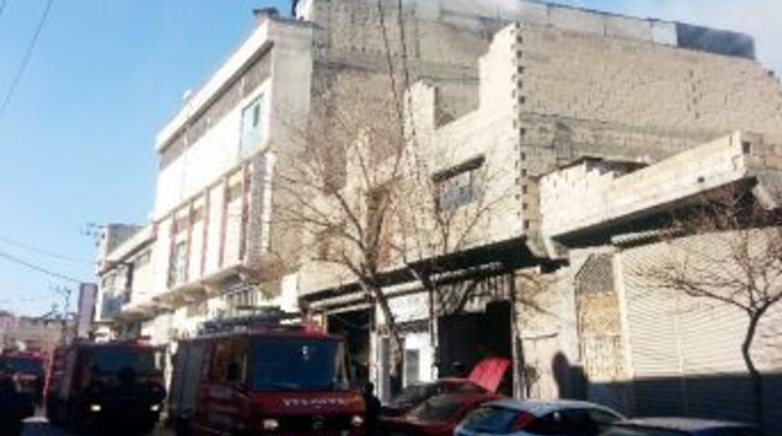 İtfaiye 400 Bin Dolarlık Malzemeyi K&uuml;l Olmaktan Kurtardı