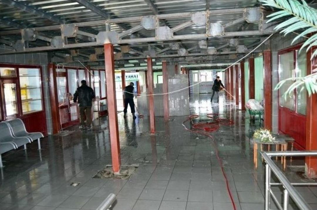 Otogarda Tadilat &Ccedil;alışması