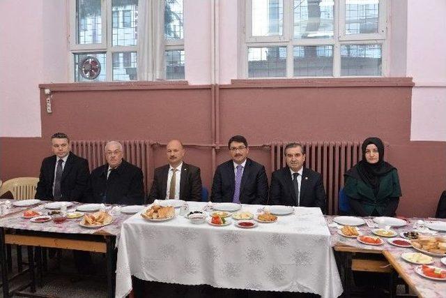 Başkan Çelik’ten İstiklal İlkokulu’na Ziyaret