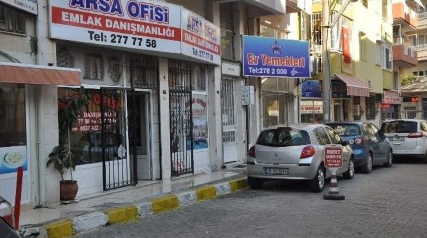 Terk Edilince Sokak Ortasında Dehşet Sa&ccedil;mış