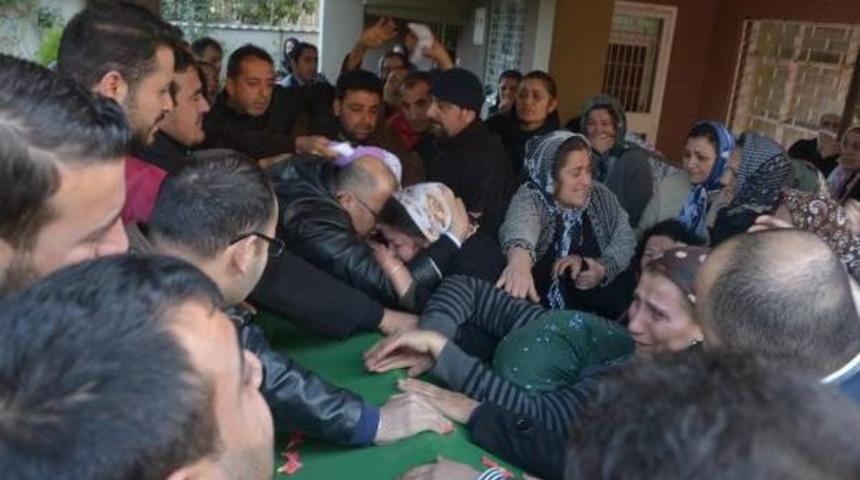 Aile Katliamı Kurbanlarından Anne- Kız Koyun Koyuna Defnedildi