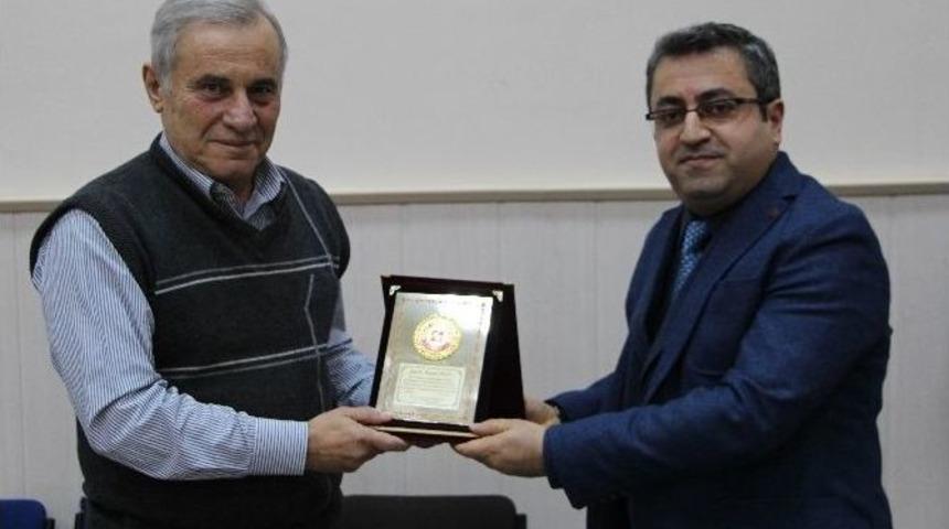 M&uuml;zik Arşivinden Oluşan Eserlerini Fırat &Uuml;niversitesi&rsquo;ne Hediye Etti