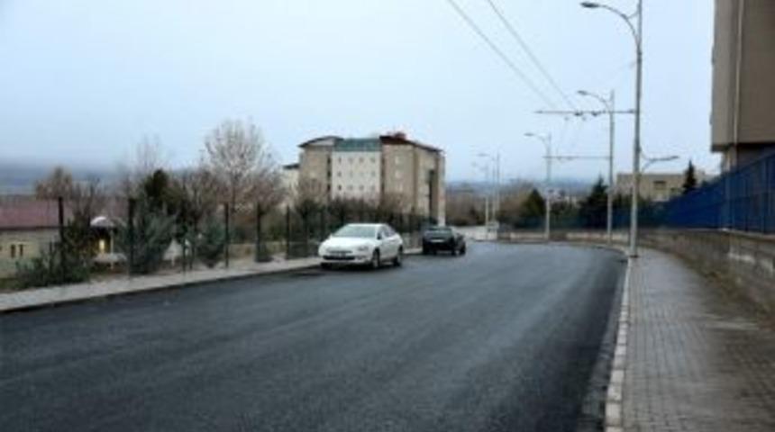 &Uuml;niversite&rsquo;de Asfalt Serimi Yapıldı