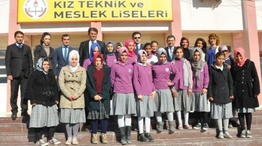 Ak&ccedil;akale Kız Meslek Lisesi&rsquo;nin Sorunu Masaya Yatırıldı