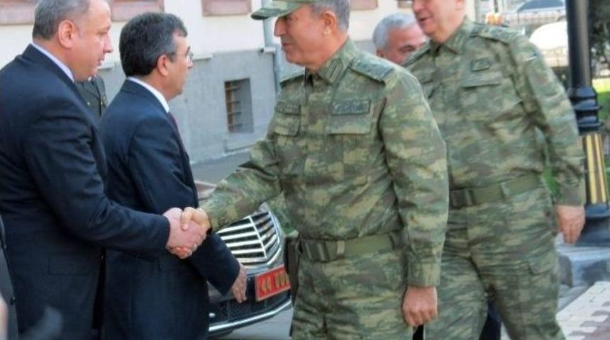Kara Kuvvetleri Komutanı Orgeneral Hulusi Akar, Vali S&uuml;leyman Kam&ccedil;ı&rsquo;yı Ziyaret Etti