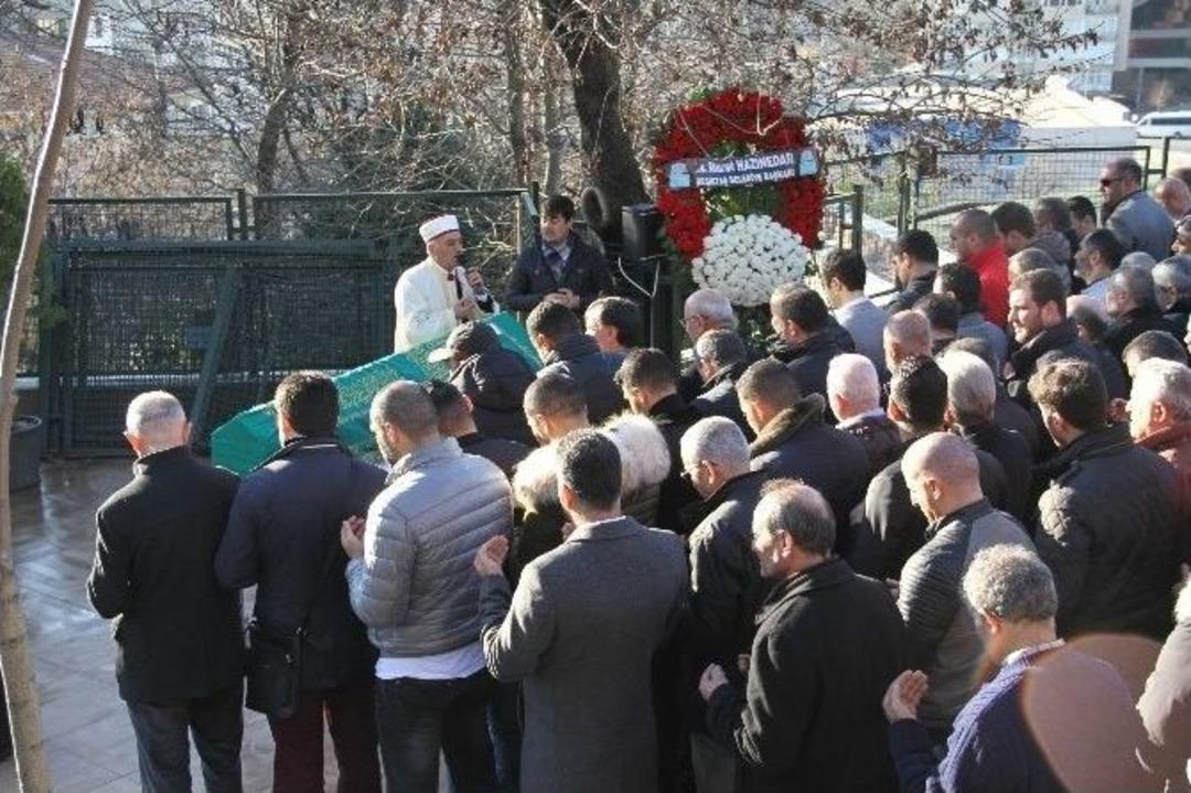 Sarıyer&rsquo;de &Ouml;ld&uuml;r&uuml;len İş Adamı Son Yolculuğuna Uğurlandı