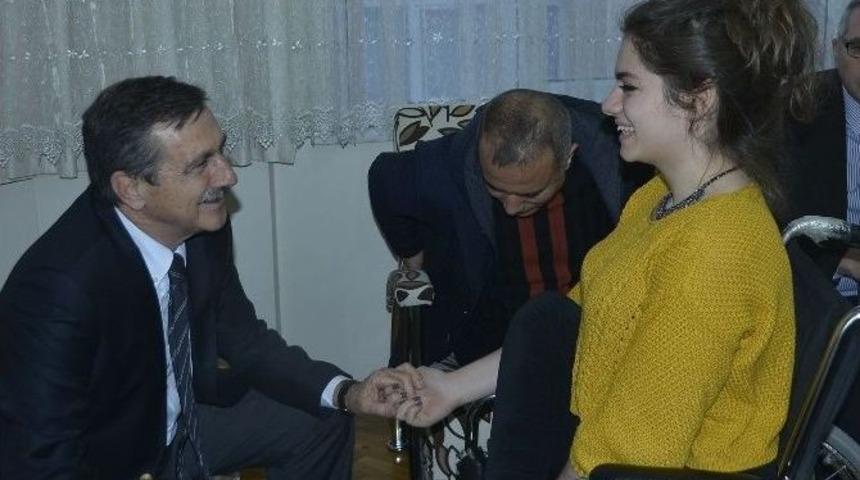 Zeynep, Tepebaşı&rsquo;nın Desteği İle Diş Hekimi Olacak