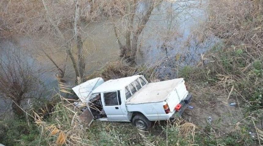İş&ccedil;ileri Taşıyan Kamyonet Devrildi: 8 Yaralı