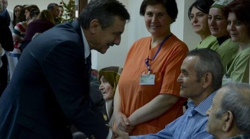 Yaşlıların Yeni Yıl Mutluluğu