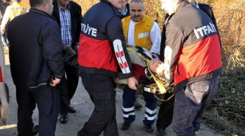 Kadın İş&ccedil;ileri Taşıyan Kamyonet Dere Yatağına U&ccedil;tu: 8 Yaralı