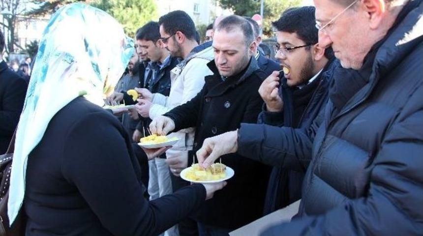 25 Aralık&rsquo;ın Yıld&ouml;n&uuml;m&uuml;nde &rsquo;ananas&rsquo;lı Eylem