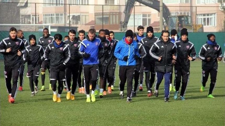 Kardemir Karab&uuml;kspor&rsquo;da, Balıkesirspor Hazırlıkları S&uuml;r&uuml;yor