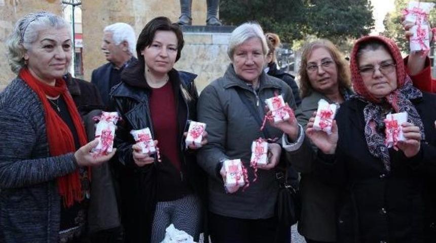 Temiz Siyaset İ&ccedil;in Beyaz Sabun Dağıttılar