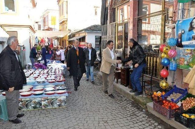 Ayvalıkta Kaymakam Ve Belediye Başkanı’ Ndan Pazar Ziyareti