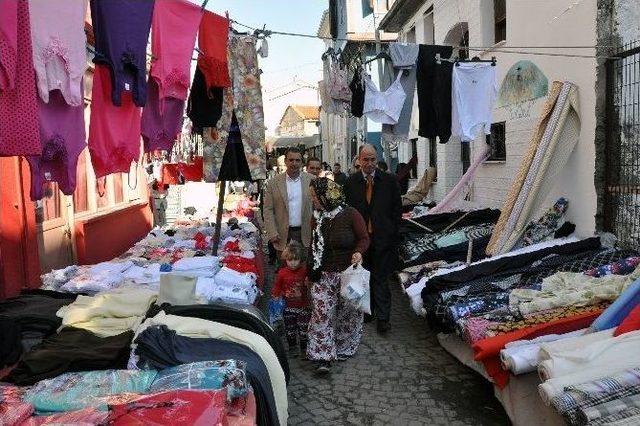 Ayvalıkta Kaymakam Ve Belediye Başkanı’ Ndan Pazar Ziyareti