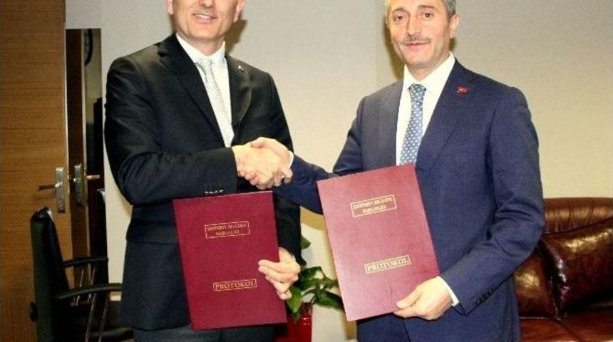 Hk&uuml;&rsquo;den &ldquo;evlilik Okulu&rdquo;nda İşbirliği