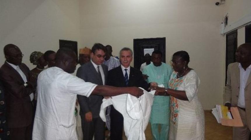 Ebola Vir&uuml;s&uuml; İle M&uuml;cadelede Benin&rsquo;e Tıbbi Ekipman Desteği