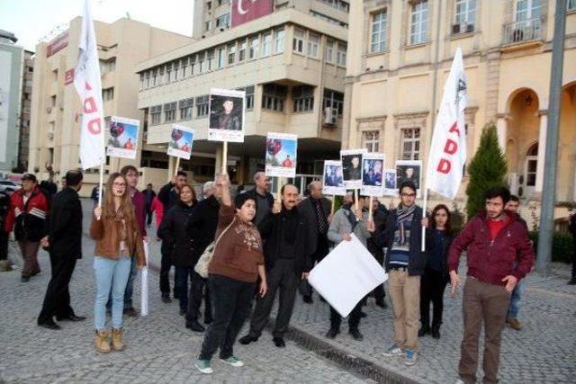 Liseli Gencin Tutuklanması, İzmir'de Protesto Edildi