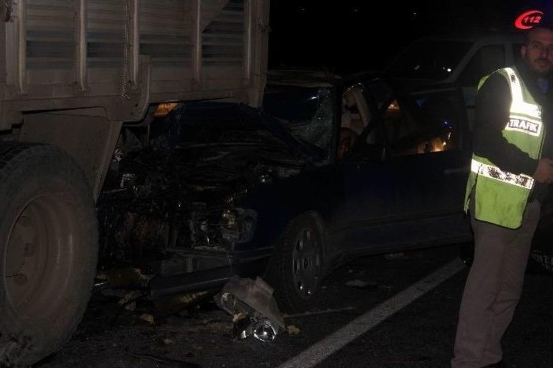 Otomobil İle Kamyon &Ccedil;arpıştı: 1 &Ouml;l&uuml;