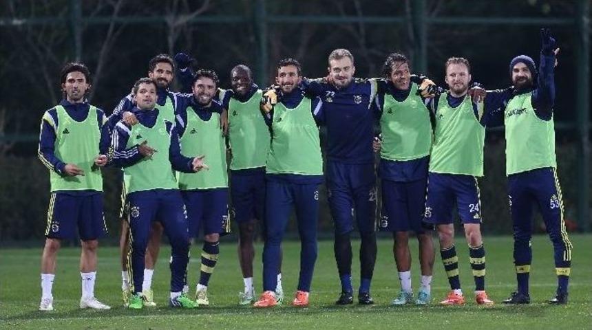Fenerbah&ccedil;e, Mersin İdmanyurdu Ma&ccedil;ı Hazırlıklarını S&uuml;rd&uuml;rd&uuml;