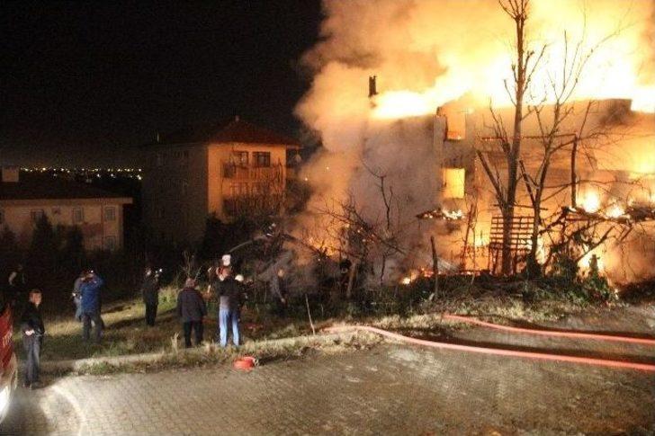 İki Katlı Bina Alev Alev Yandı G2