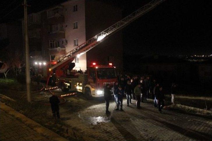 İki Katlı Bina Alev Alev Yandı G4