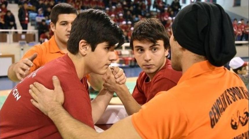 Gümüşhane’de Liseler Arası Bilek Güreşi Şampiyonası Başladı