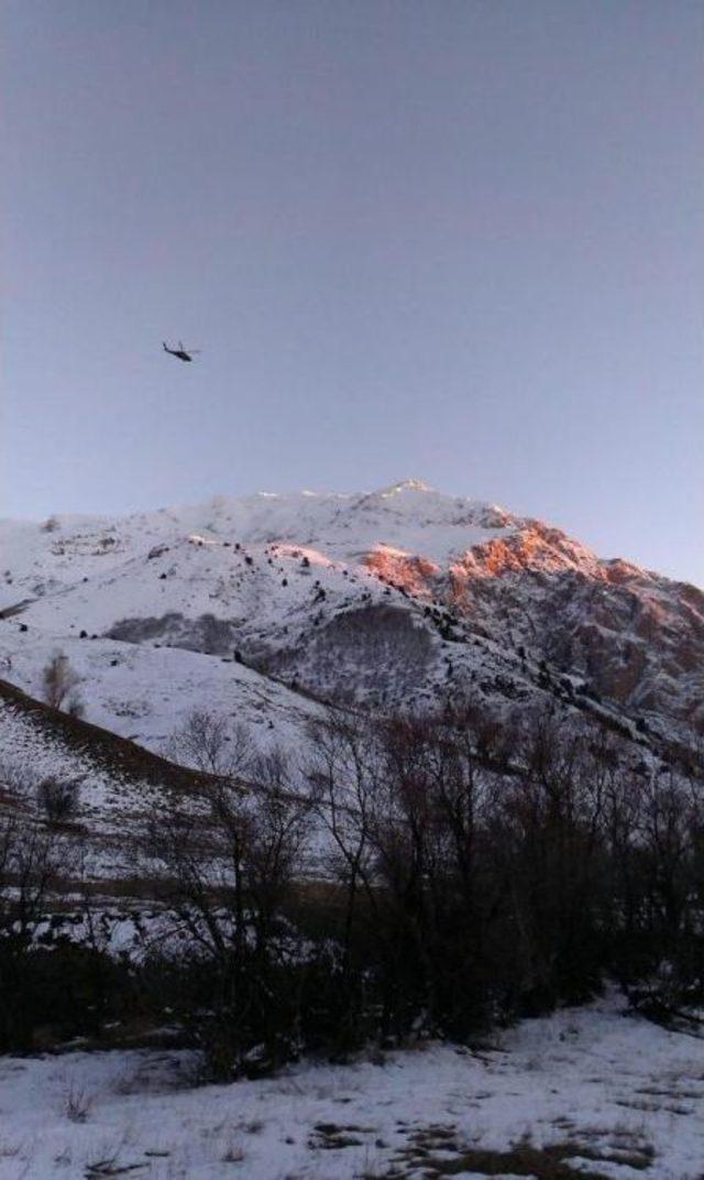 Fotoğraf Çekmek İçin Çıktığı Kayalıklardan Düşerek Öldü