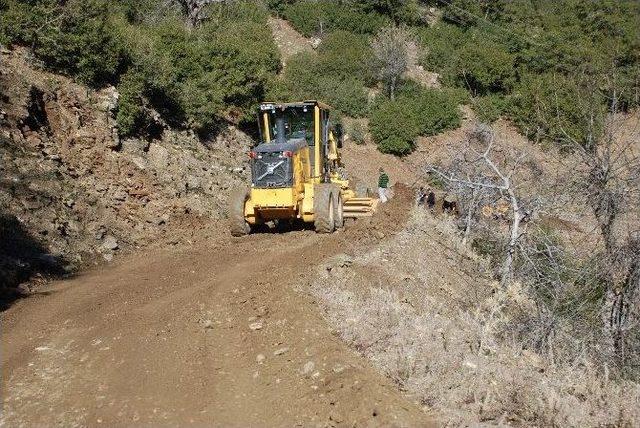 İzmir Büyükşehir Ve Tire Belediyesi Dağları Deliyor