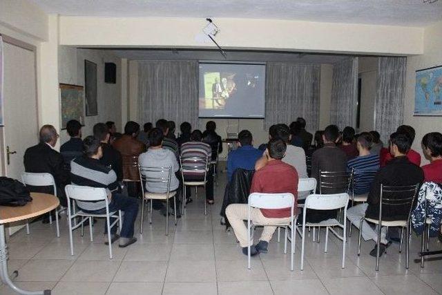 Denizli’de Öğrenciler ‘iş Hayatında Etik Değerler’ Konferansını İzledi