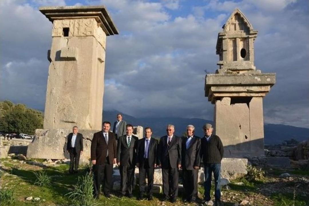 Vali T&uuml;rker Kaş İl&ccedil;esinde İncelemelerde Bulundu