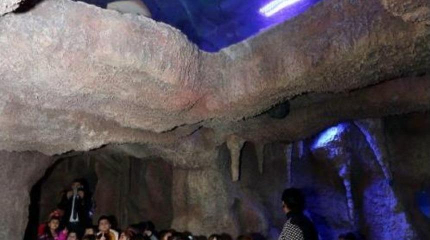 Antalya Akvaryum'u 100 Bin &Ouml;ğrenci Ziyaret Etti