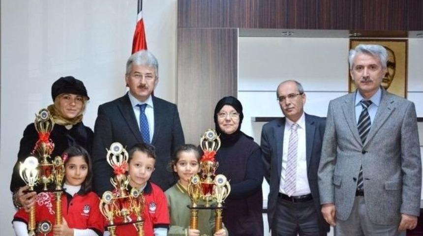 D&uuml;nya Birincilerinden İl Milli Eğitim M&uuml;d&uuml;r&uuml; G&uuml;rsoy&rsquo;a Ziyaret