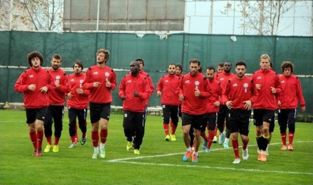 Antalyaspor, Adanaspor Ma&ccedil;ının Hazırlıklarını S&uuml;rd&uuml;r&uuml;yor