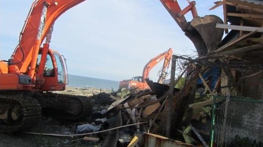 Kandıra Da Ka&ccedil;ak Yapılar Yıkıldı