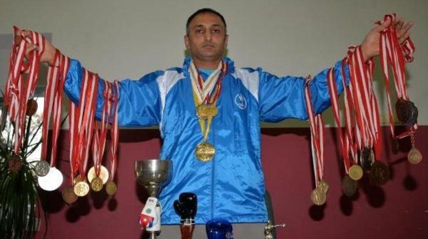 Milli Boks&ouml;r Madalyalarını Satışa &Ccedil;ıkarttı