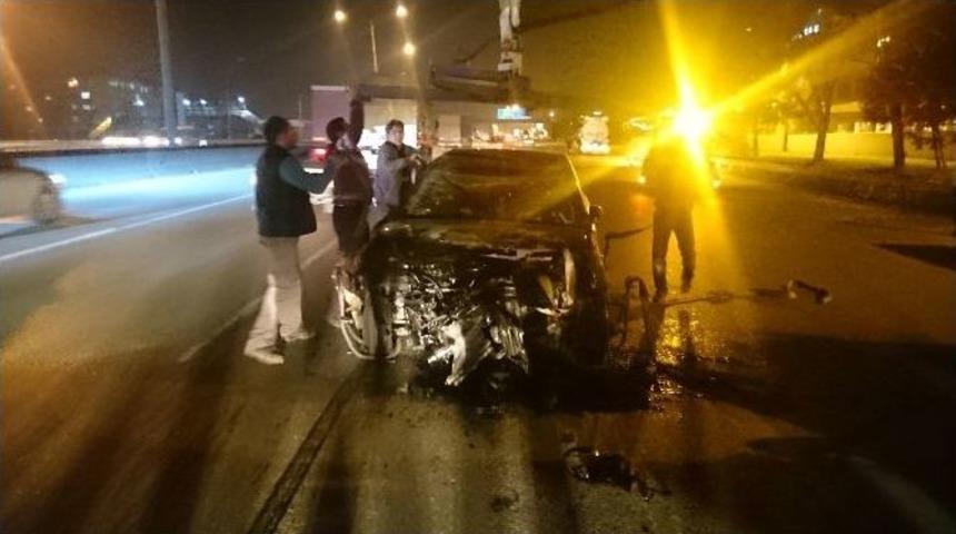 Takla Atan Otomobil 200 Metre S&uuml;r&uuml;klendi: 2 Yaralı