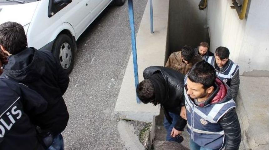 G&ouml;zaltına Alınan 71 &Ouml;ğrenci Adliyeye Sevk Edildi