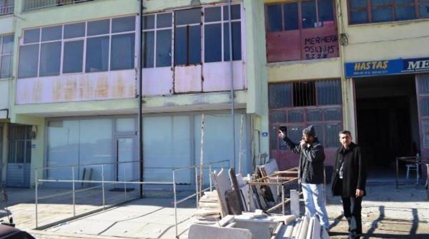 Y&uuml;k Asans&ouml;r&uuml; 3'&uuml;nc&uuml; Kattan D&uuml;şt&uuml;: 5 Yaralı