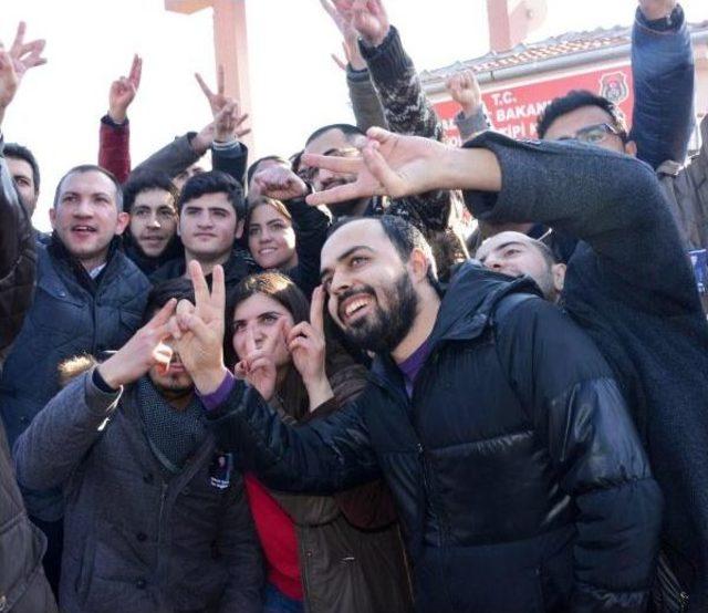 Erdoğan'a Hakaretten Tutuklanan Liseli Tahliye Oldu- Ek Fotograflar