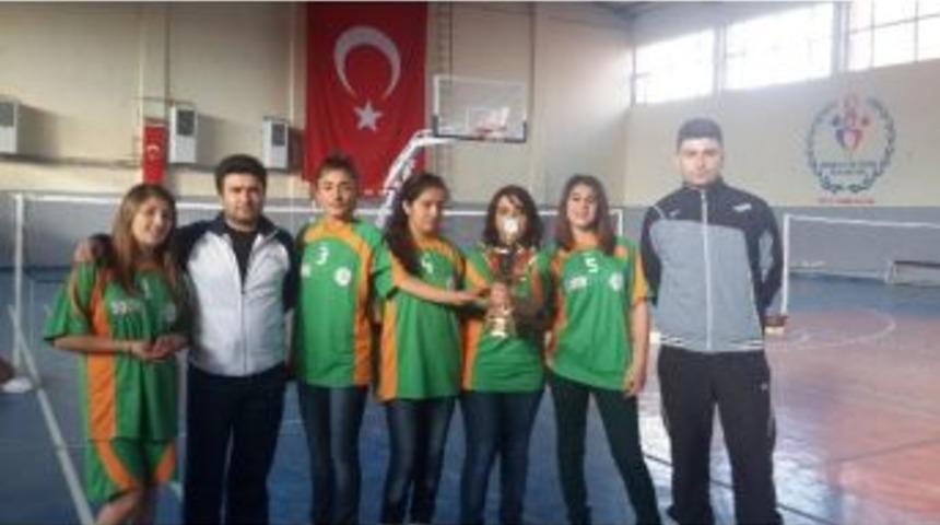 Sel&ccedil;uklu Lisesi Badminton İl Birincisi Oldu