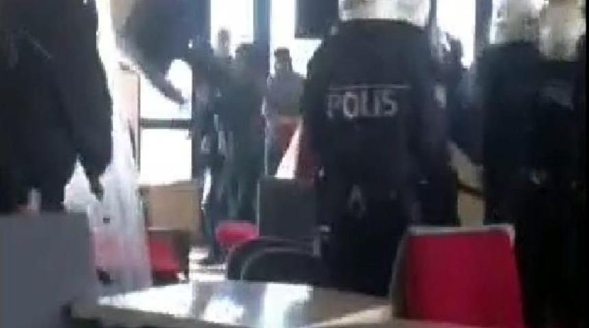 &Uuml;niversitedeki Gerginlik Kamerada