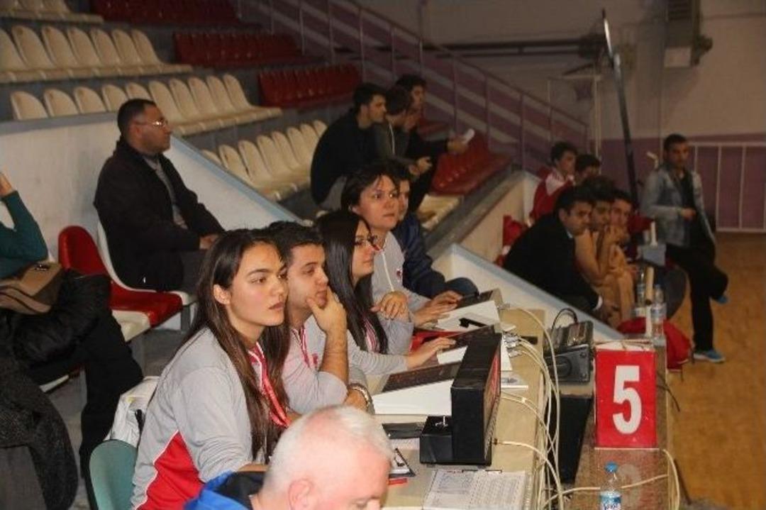 (&ouml;zel Haber) Kızı İle Birlikte Azim Etti 38 Yaşında Basketbol Masa Hakemi Oldu