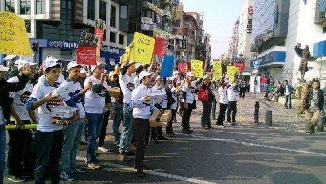 İzmir'de Chp'li Gençlere Soruşturma