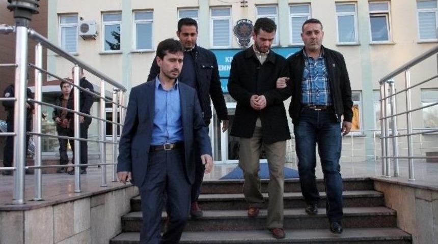 Halk Otob&uuml;s&uuml;nde Liseli Kıza Taciz İddiası Kamerada