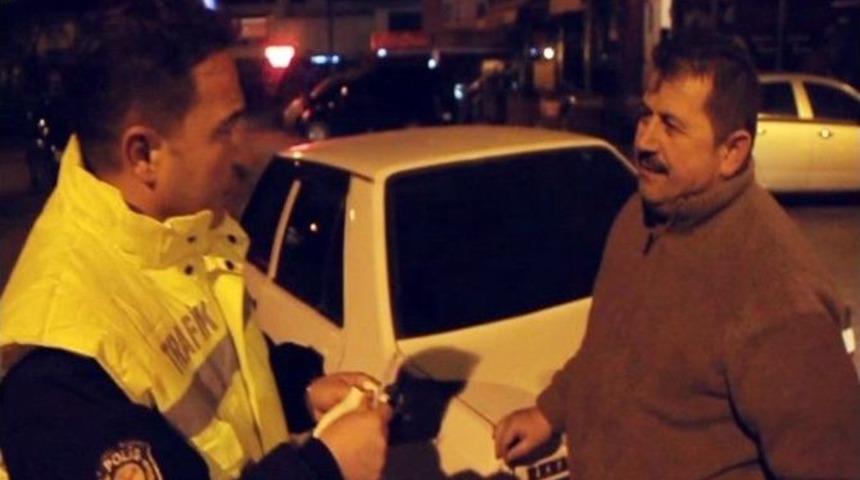 Alkoll&uuml; S&uuml;r&uuml;c&uuml;&rsquo;den Polise &lsquo;mutlu Oldun Mu?&rsquo; Tepkisi